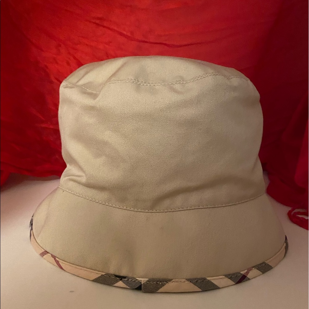 Burberry bucket hat